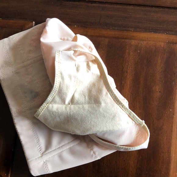 Women’s size medium shape wear underwear - Picture 5 of 5